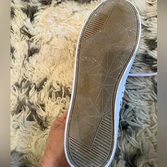 OTBT NEW leather eyes lips all over sneaker casual shoe pattern Size 9.5 NWT - Picture 5 of 6